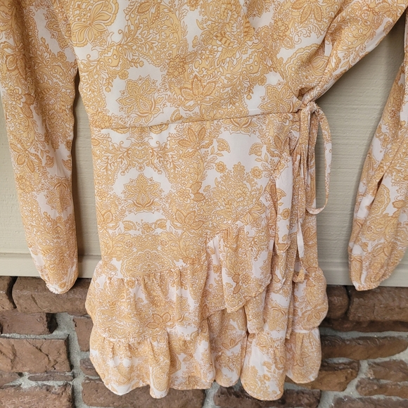 Francesca's Jun & Ivy "Cindalyn" Wrap Ruffle Dress Size XXS - Picture 3 of 12